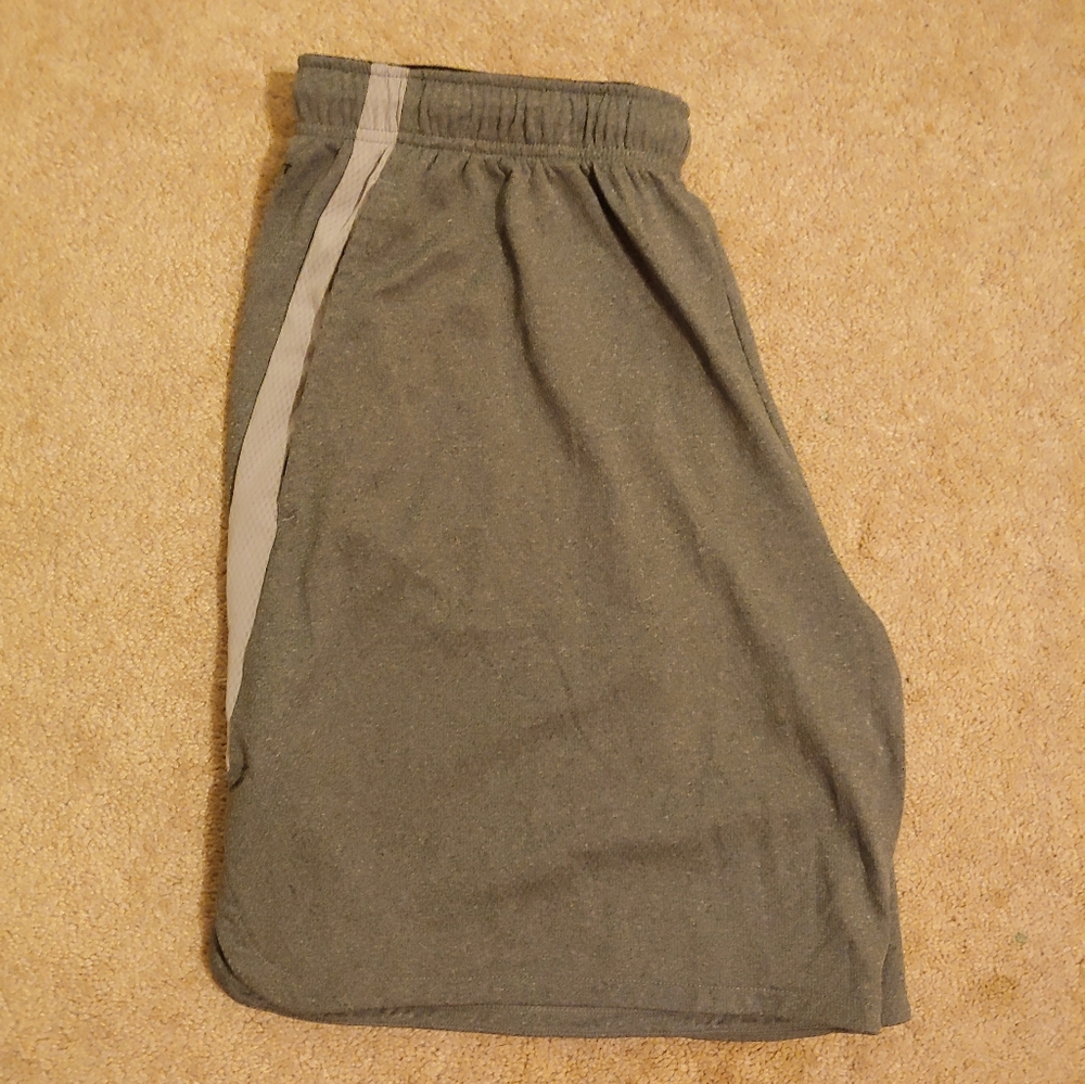 💥Nike Athletic Shorts💥 - Picture 2 of 5